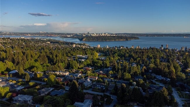 Photo du bâtiment - 1895 Rosebery Av