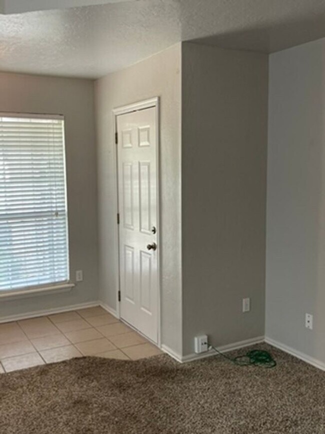 Foto del edificio - 405 S Greengate Dr