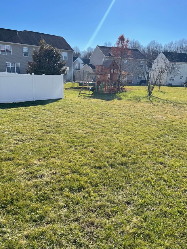 Building Photo - Ranch home in Bear Area