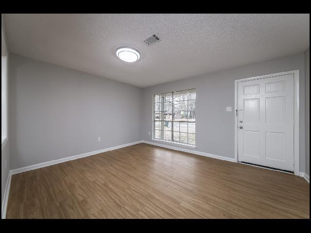 Foto del edificio - 143 Oaklawn Dr