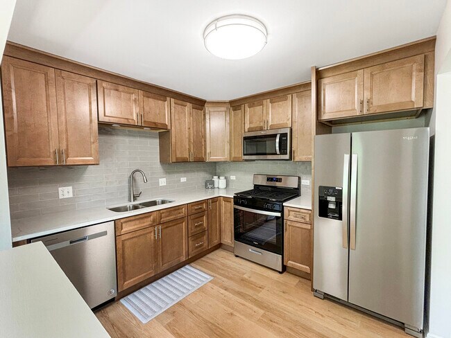Building Photo - 71 Larch Ct