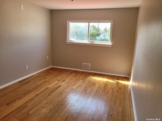 Building Photo - 254-34 Craft Ave