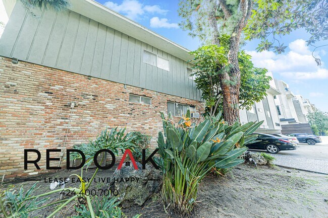 Building Photo - 15000 Moorpark St