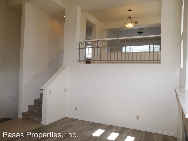 Foto del edificio - 1553-1553 Hornblend St