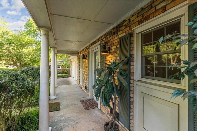 Building Photo - 1385 Bubbling Creek Rd NE