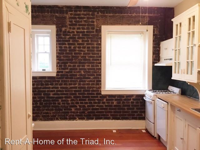 Building Photo - 2 br, 1 bath House - 906 B-2 West Market S...