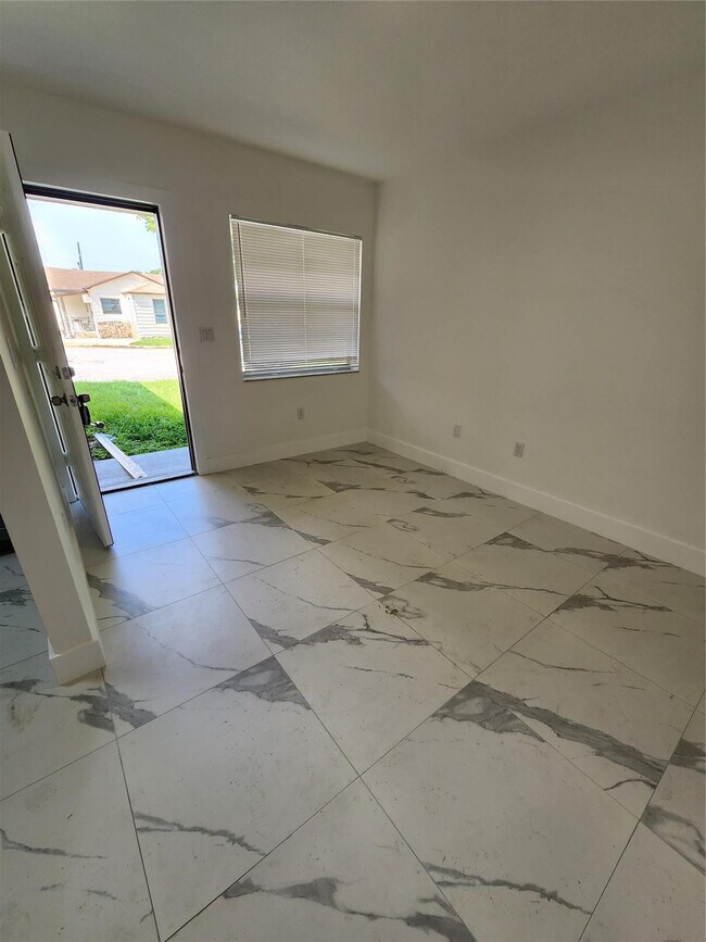 Foto del edificio - 2466 Lincoln St