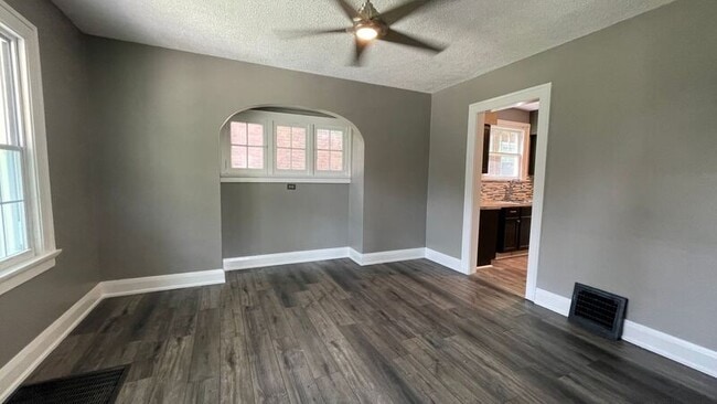 Building Photo - 2018 Crosswell Pl