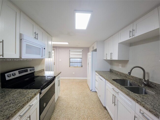 Foto del edificio - 2700 SW 33rd Ct