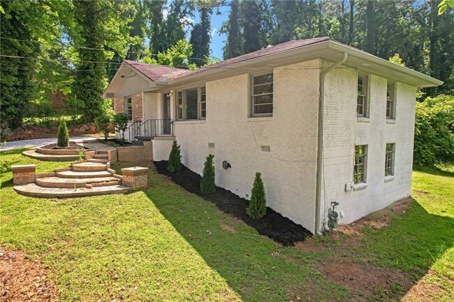 Foto del edificio - 1641 Rockcliff Pl SE
