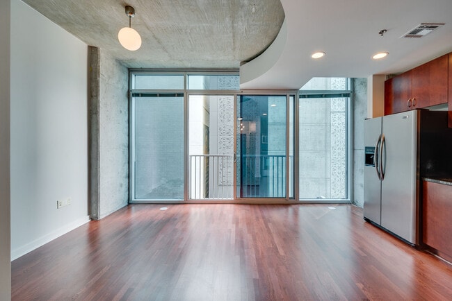 Building Photo - 301 Demonbreun St