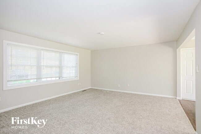 Building Photo - 10353 Orchard Park Dr W