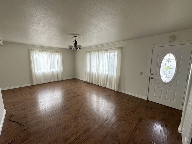 Building Photo - 320/322 Casey Ave*