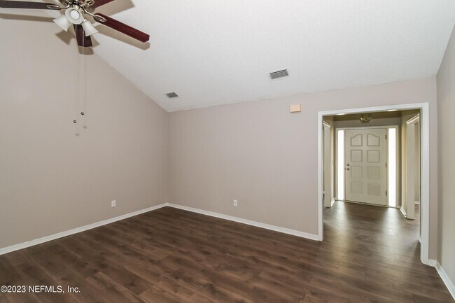 Foto del edificio - 8312 Hamden Rd