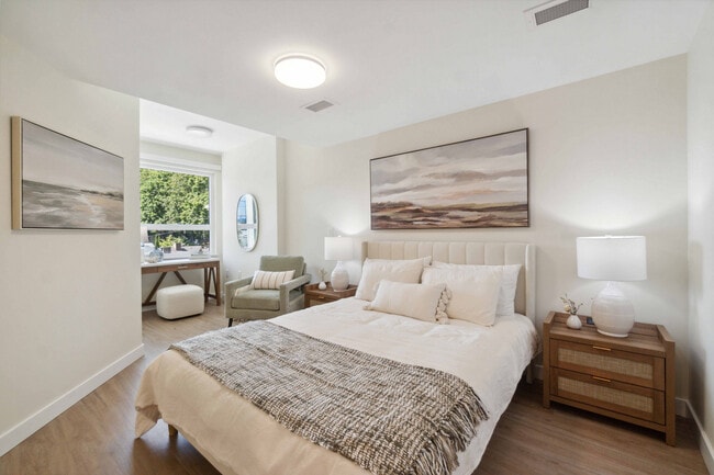 Building Photo - Renfrew Village North Building