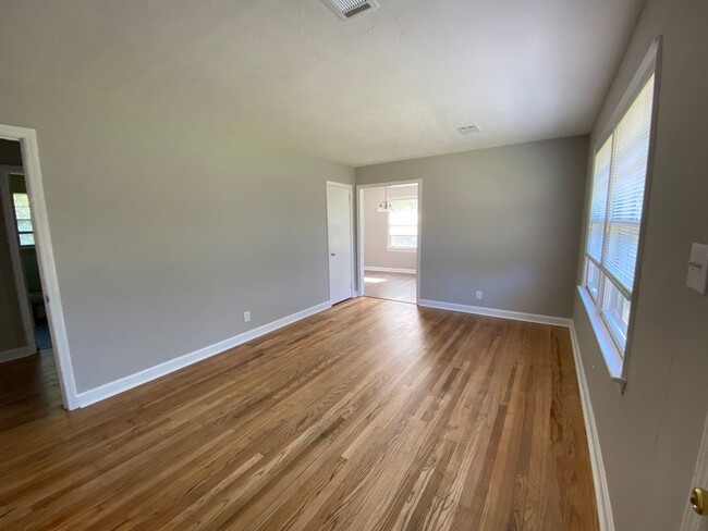 Building Photo - Available now in North Augusta!