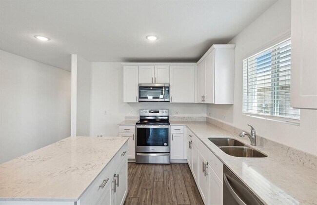 Foto del edificio - 4417 Benham Dr