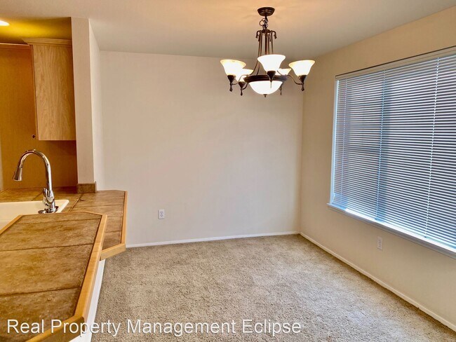 Building Photo - 8808 Redmond-Woodinville Rd NE