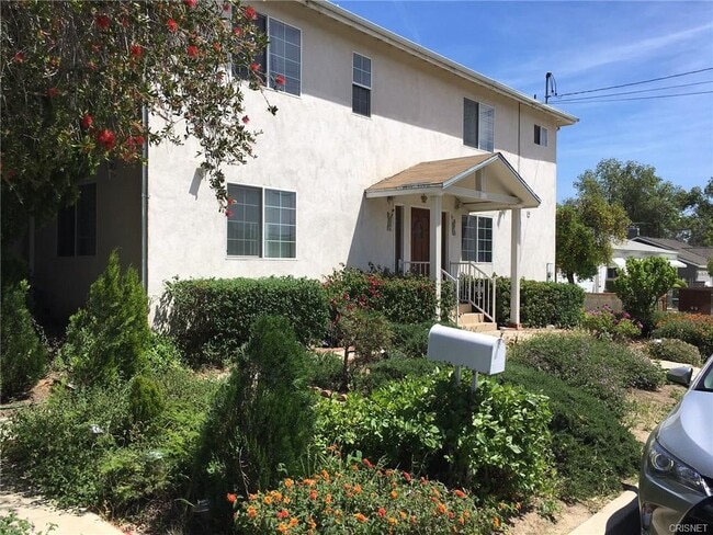 Building Photo - 10832 Encino Ave