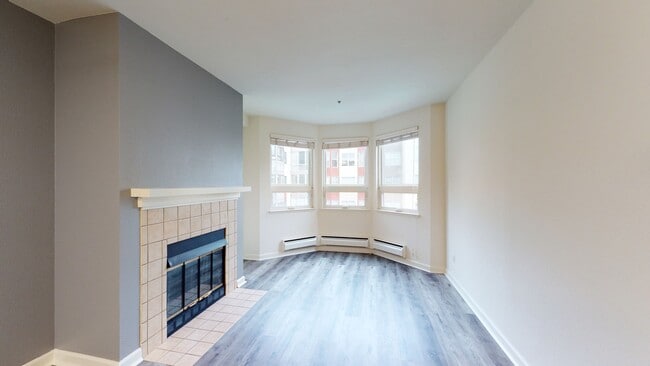 Interior Photo - 2000 Post