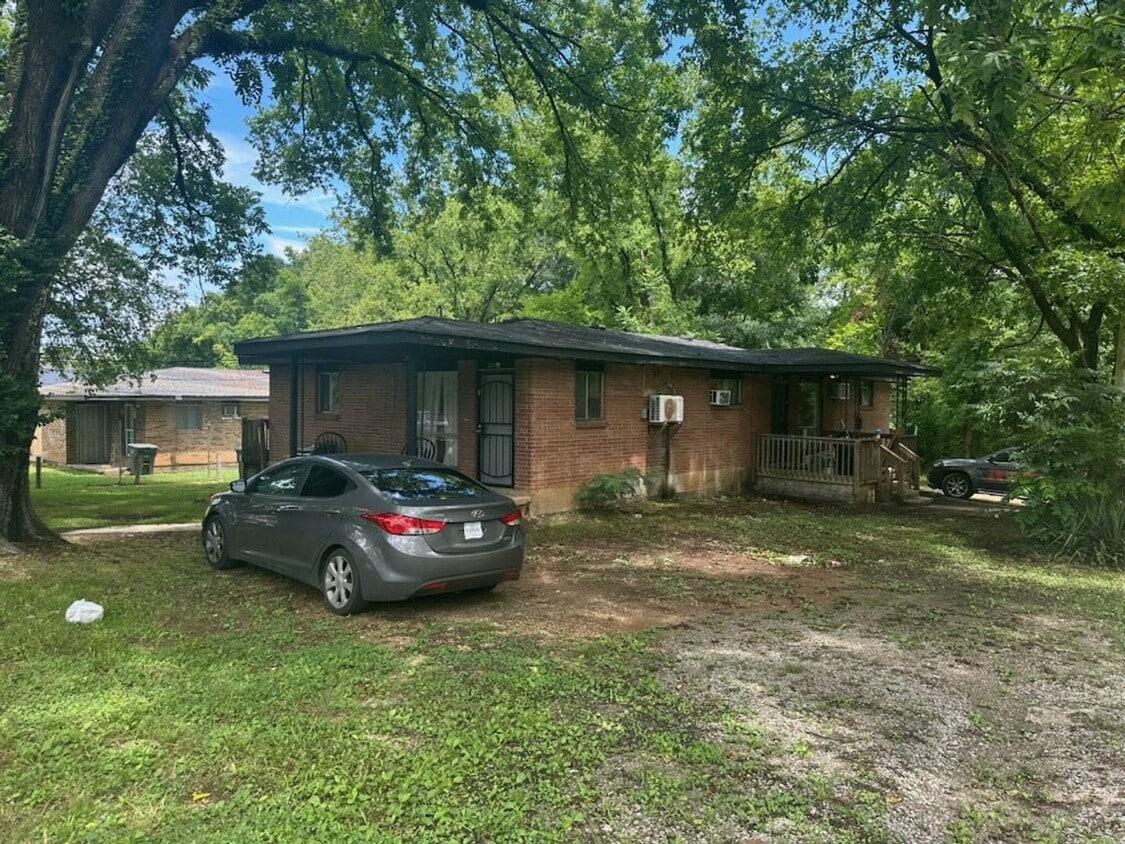 Move-In Ready 2 Bedroom Duplex – Pet Friendly! - Move-In Ready 2 Bedroom Duplex – Pet Friendly!