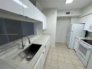 Foto del edificio - North Bay Road, Sunny Isles Beach, FL 33160 - 3 BR 2 BA condo