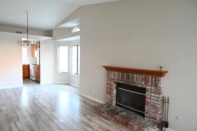 Building Photo - 32445 Somerset Dr