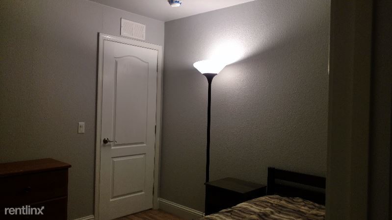 Building Photo - 3 br, 2 bath Apartment - 3015 E Bayshore Rd