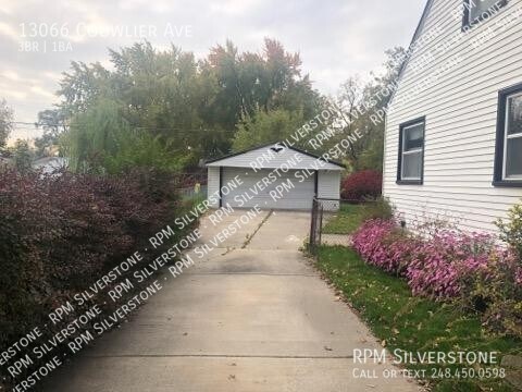Building Photo - Beautiful 3 Bedroom with 2-Car Garage