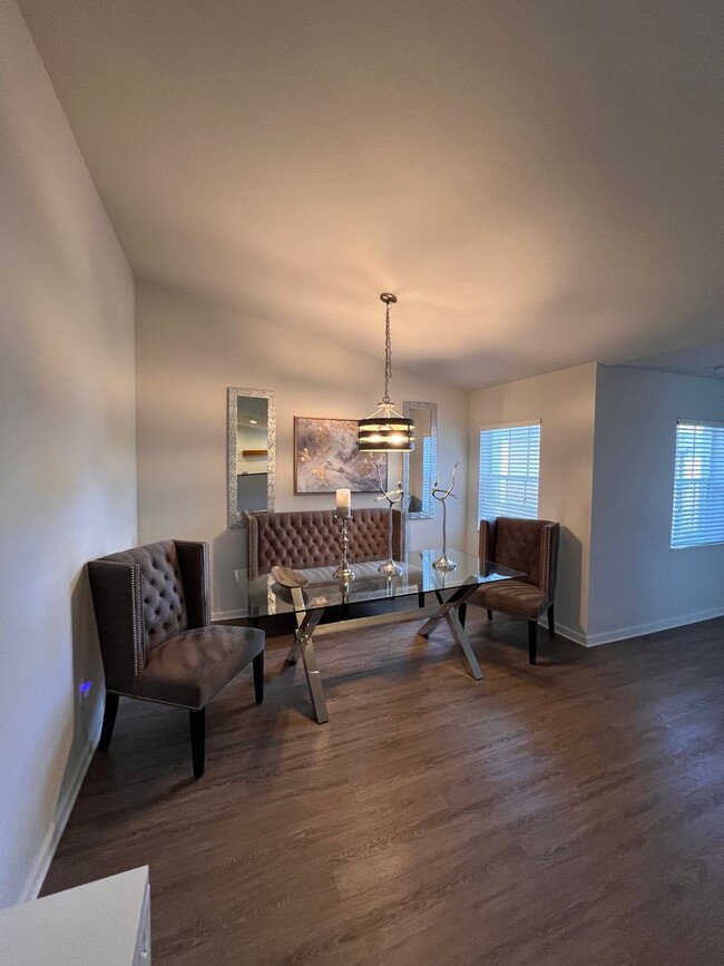 Building Photo - Now available! Ready-to-move-in condo in S...