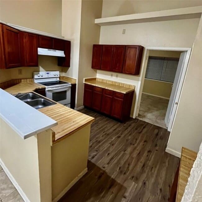 Building Photo - 3830 Westheimer Pl Dr