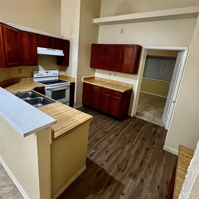 Foto del edificio - 3830 Westheimer Pl Dr