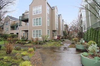 Building Photo - 1710 S Harbor Way