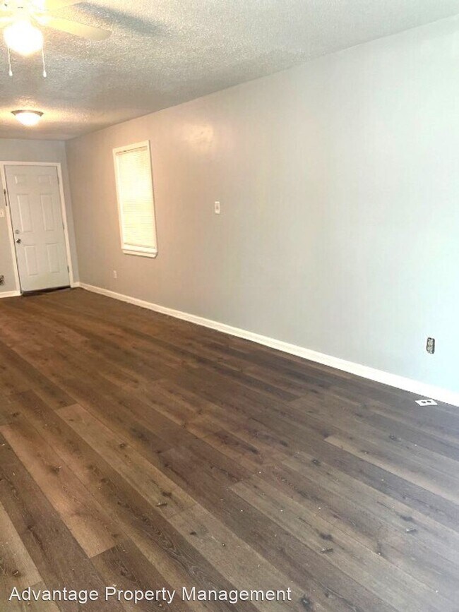 Building Photo - 3 br, 1 bath House - 3644 Royal Wood Dr.