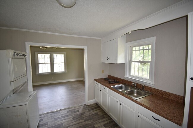 Foto del edificio - Coming Soon! 3 Bedroom and 1 Bath Home (Pets Considered)
