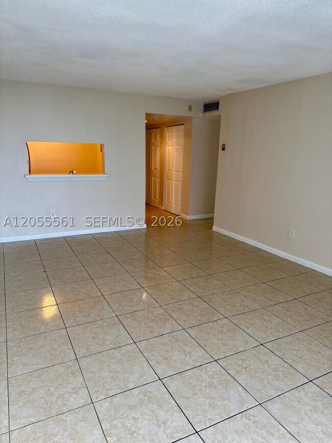 Foto del edificio - 498 NW 165th St