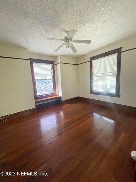 Foto del edificio - 1739 Silver St