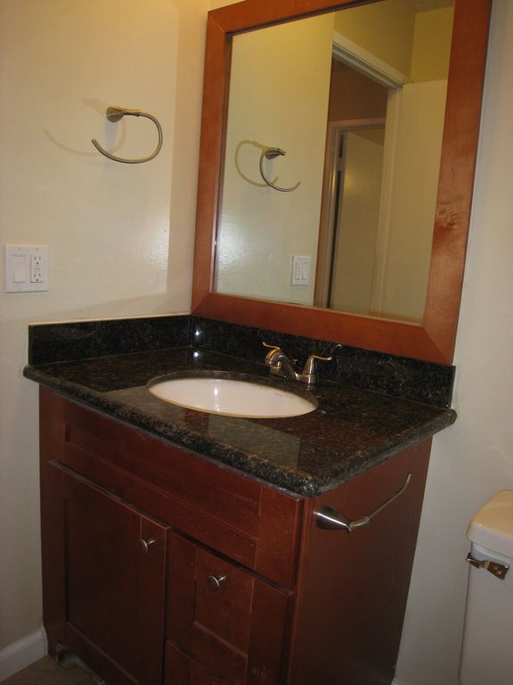 Building Photo - 410 Don Carlos Ct