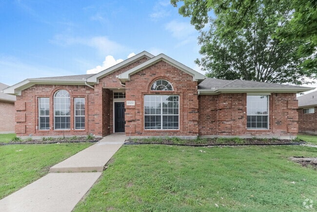 Building Photo - 2524 Hackberry Creek