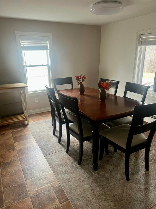 Building Photo - 5015 N Territorial Rd