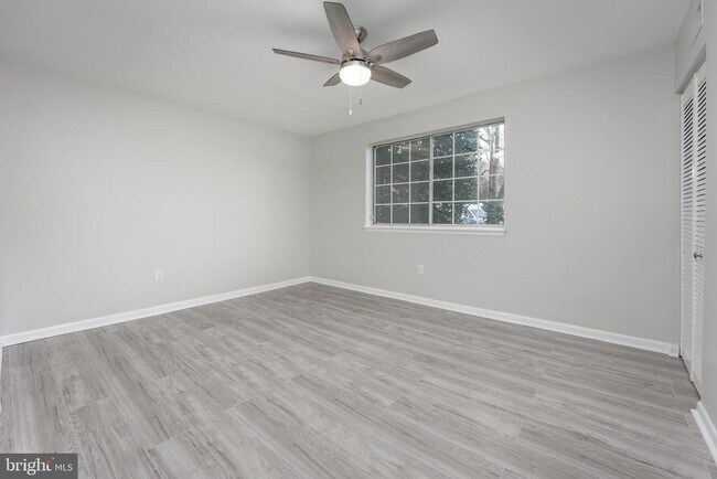 Foto del edificio - 1521 Colonial Dr