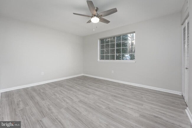 Building Photo - 1521 Colonial Dr