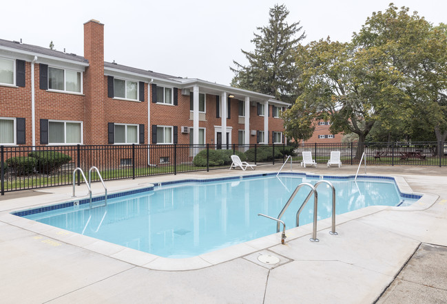 Building Photo - Cambridge Apartments