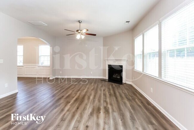 Building Photo - 112 Eden Ave