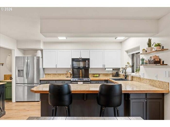 Foto del edificio - 12008 SE Bush St