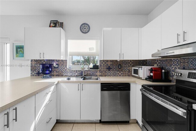 Foto del edificio - 849 SW 148th Pl
