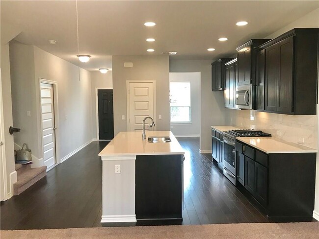Building Photo - 9010 Palmito Dr