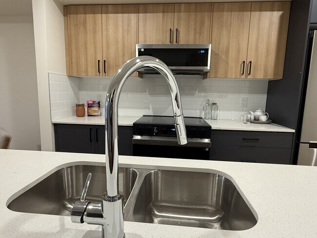 Building Photo - 8615-8108 108 St NW