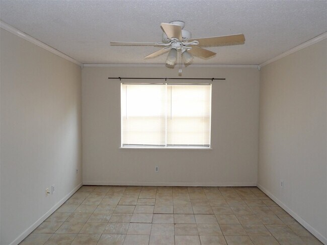 Foto del edificio - 5730 NW Ash Ave