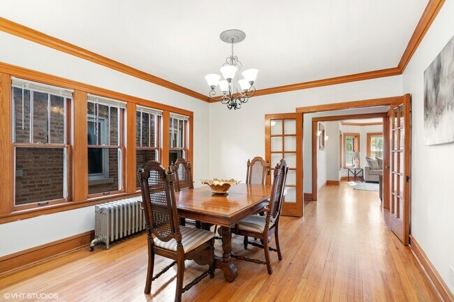 Foto del edificio - 6017 N Austin Ave